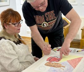 Juha Mäenpää opastaa akvarellitekniikkaan Akvarellityöpaja Juha Mäenpää opastaa osallistujaa